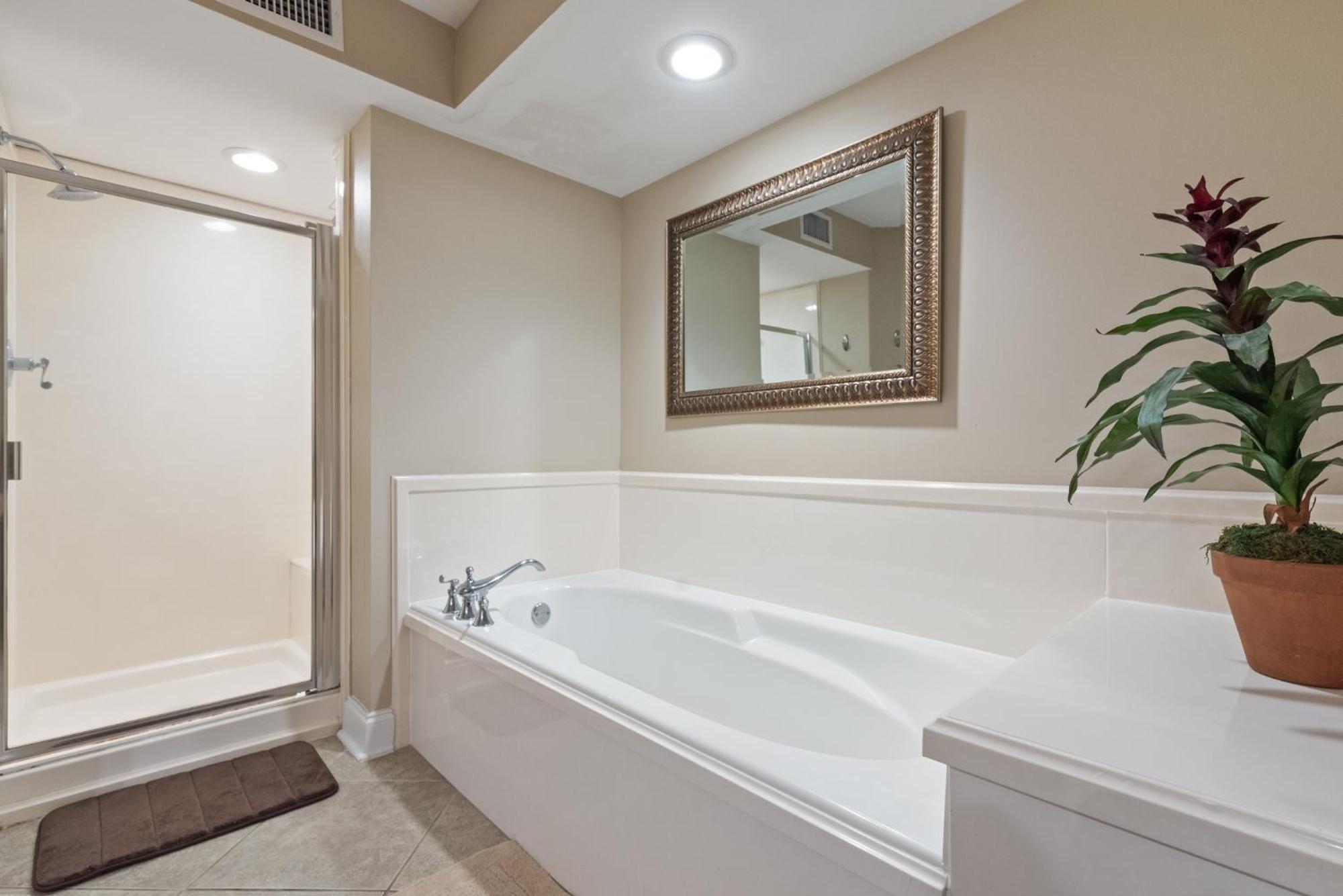 Fun 2 Bed/2 Bath Condo With Pool On Biloxi Beach Экстерьер фото